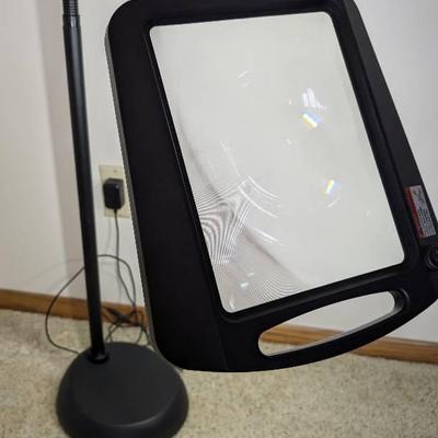 Daylight24 Magnifier Lamp