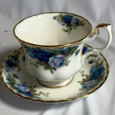 Royal Albert Moonlight Rose China (Setting for 8)