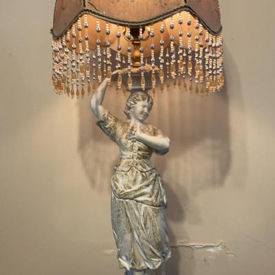 Vintage Capodimonte Like Figural Accent Lamp 