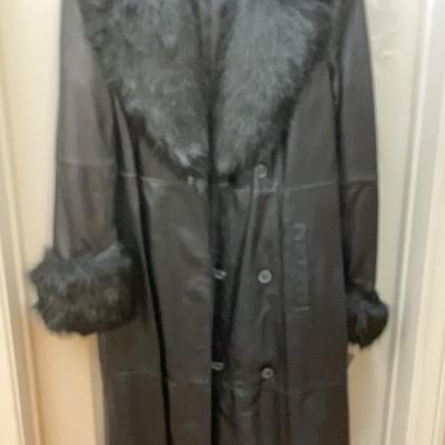 Black Terry Lewis, 100% Leather Trench Coat Size Small