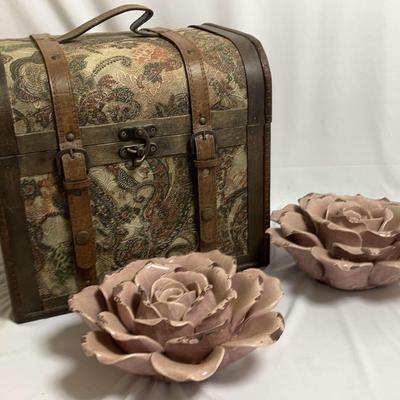 Decorative Case And Ceramic Roses Decor