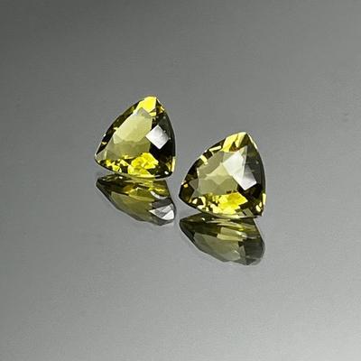Oro Verde Quartz Gemstones- Pair - 2.90ct 3.00ct - Triangles - Champagne color