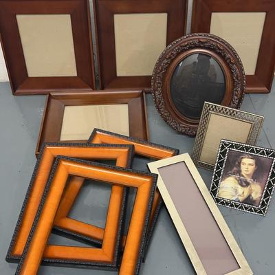 Art & Photo Frames - Wood, Metal - 11 Pieces