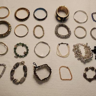 Bracelets 