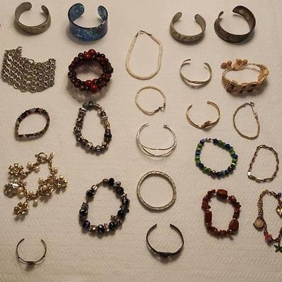 Bracelets 