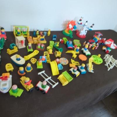 Vintage Fisher Price Little People, Sesame Street & Disney Figures & Accessories 