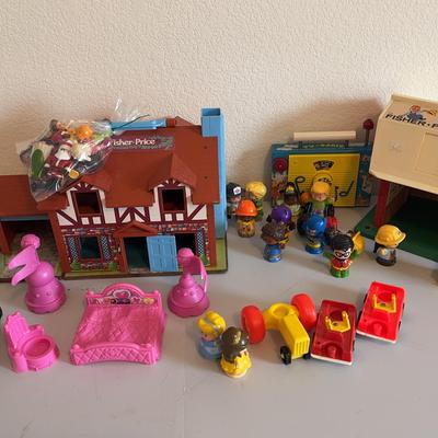 Vintage Fisher Price Barn With Animals And Assortment Of Characters
