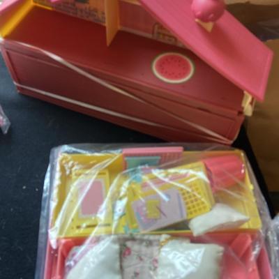 Mystery Lot 13 - Doll House Accessories And Dolls