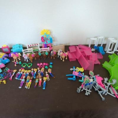 Barbie On The Go Horse Dolls, Ponies, Race Track & Accessories 