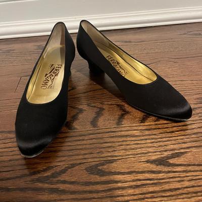 Salvatore Ferragamo Black Satin Dress Pumps Size 7 AA