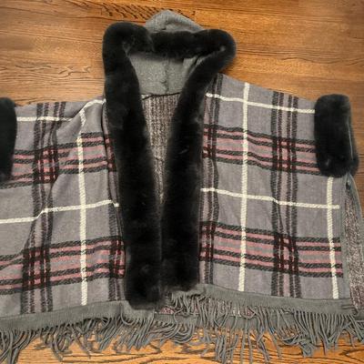 One Size Plaid Poncho With Fringe And Faux Fur