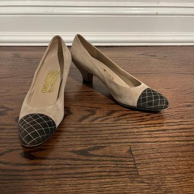 Salvatore Ferragamo Tan Suede Heels Size 7 AAA