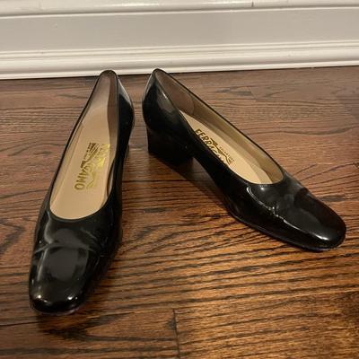 Salvatore Ferragamo Black Patent Leather Pumps Size 7 2A
