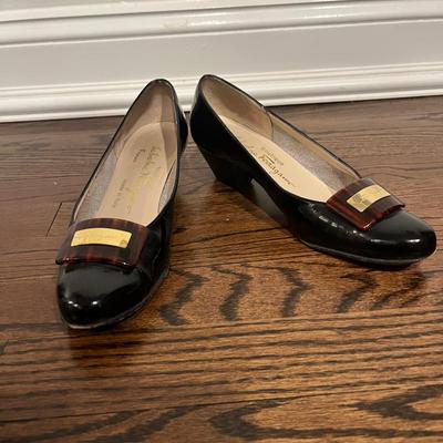 Womens Black Patent Pumps With Tortuous Shell/Gold Front Detail Size 7 3A