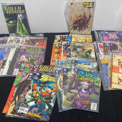 DC Green Arrow Comics & More! Includes Comic Signed By Artist Phil Hester & JSA Tradeback