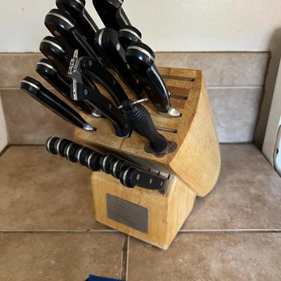 Set Of Wolfgang Puck Knives With Block