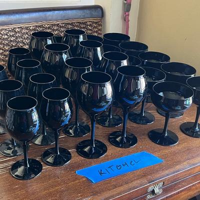 Onyx Black Stemware Set
