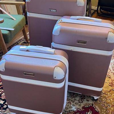 Set Of 3 London Fog Rolling Suitcases