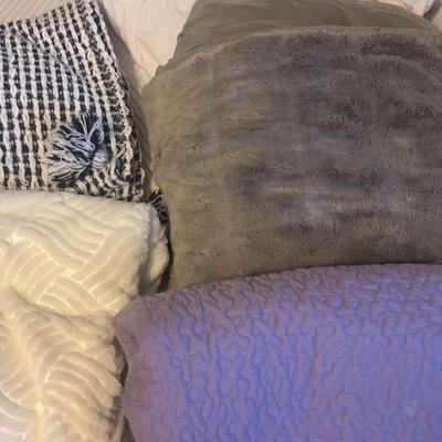 5 Bedroom & Living Room Blankets