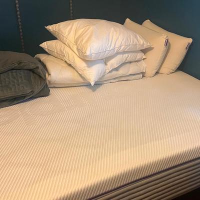 Queen Purple.2H Mattress/Frame & Accessories 
