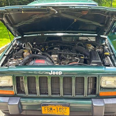 2000 Jeep Cherokee Sport SUV / ORIGINAL OWNER / 75,000 MILES | Year: 2000
Make: JEEP
Model: Cherokee Sport SUV 4WD
Color: Green...