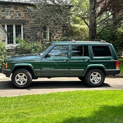 2000 Jeep Cherokee Sport SUV / ORIGINAL OWNER / 75,000 MILES | Year: 2000
Make: JEEP
Model: Cherokee Sport SUV 4WD
Color: Green...