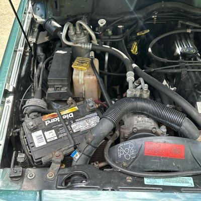 2000 Jeep Cherokee Sport SUV / ORIGINAL OWNER / 75,000 MILES | Year: 2000
Make: JEEP
Model: Cherokee Sport SUV 4WD
Color: Green...