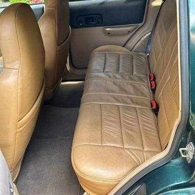 2000 Jeep Cherokee Sport SUV / ORIGINAL OWNER / 75,000 MILES | Year: 2000
Make: JEEP
Model: Cherokee Sport SUV 4WD
Color: Green...