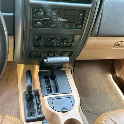 2000 Jeep Cherokee Sport SUV / ORIGINAL OWNER / 75,000 MILES | Year: 2000
Make: JEEP
Model: Cherokee Sport SUV 4WD
Color: Green...