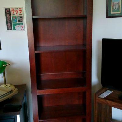 Sale Photo Thumbnail #36: Bookshelf