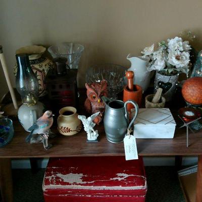 Sale Photo Thumbnail #44: Assorted decorative items