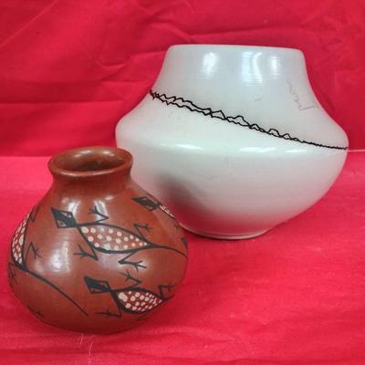 Morier Style White Ceramic Horsehair Vase W/ Mata Ortiz Style Lizard Vase