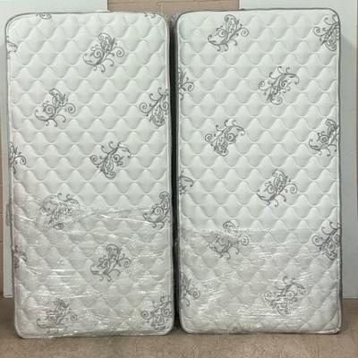 Hampton Rhodes Twin Beds W/ Zinus 