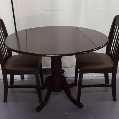Dropleaf Round Table w/Two Chairs