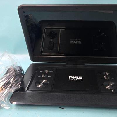 "Pyle" Portable DVD/CD Player