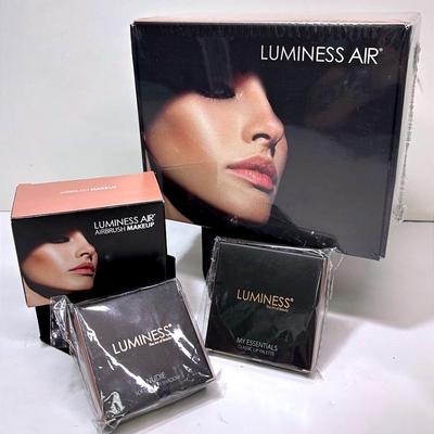 “Luminous” Airbrush Makeup Assortment 