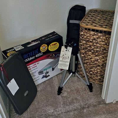 Camera tripod
