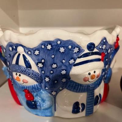 HOLIDAY BOWLS AND KITCHENWARE.