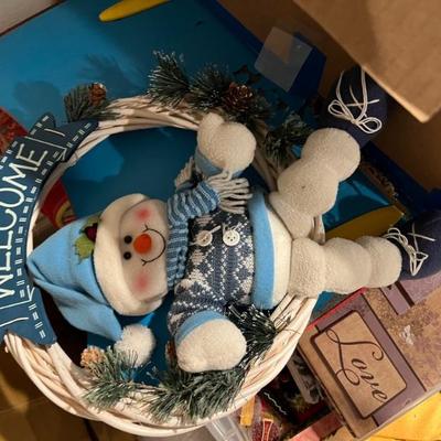 LOTS OF HOLIDAY & CHRISTMAS DECOR!