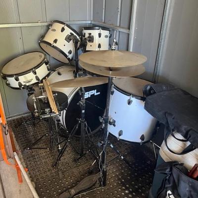 NICE KIDS DRUM SET!