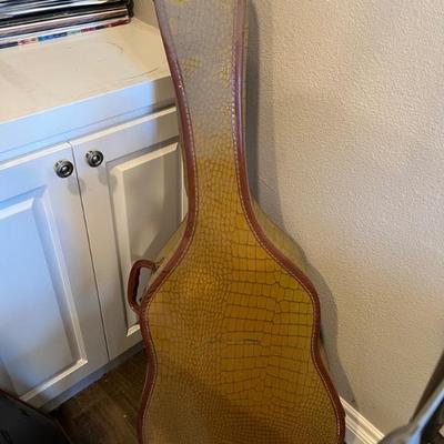 NICE GUITAR CASE...