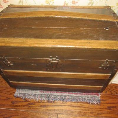 Camel back trunk with good tray