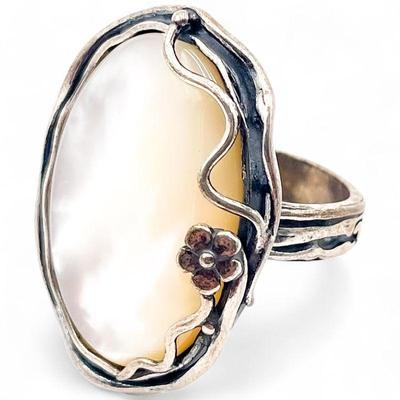 925 Sterling Silver Mother of Pearl Ring Size 7