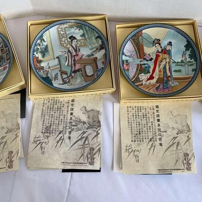 Vintage Japanese Porcelain Plate Set
