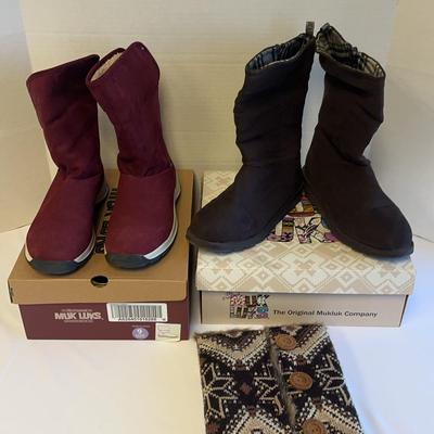 Women’s Mukluk Boots Size 9 (with Box)