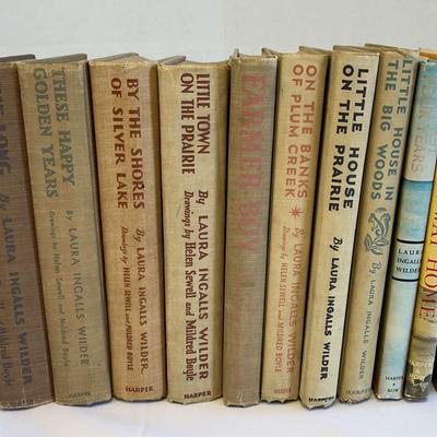 Vintage Laura Ingalls Wilder Books & Bookend Set