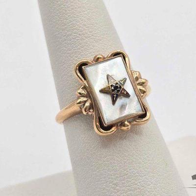 #814 • 10k Gold & Mother of Pearl Order of the Eastern Star Ring, 2.8g
