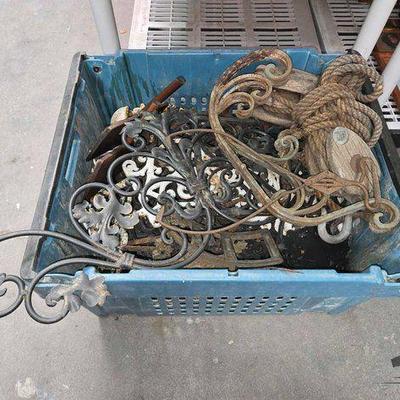 #2246 • Tote of Metal Decor and More

