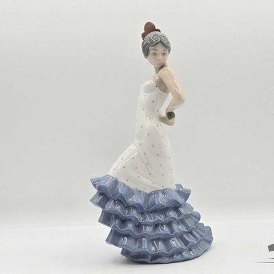 #5522 • "Flamenco" Nao Porcelain Sculpture
