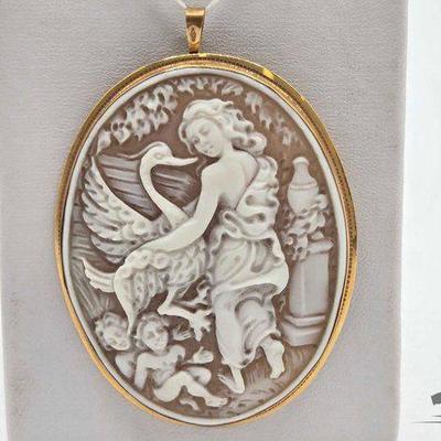 #602 • 18k Gold Shell Leda & The Swan (Zeus) Cameo, 12.1g
